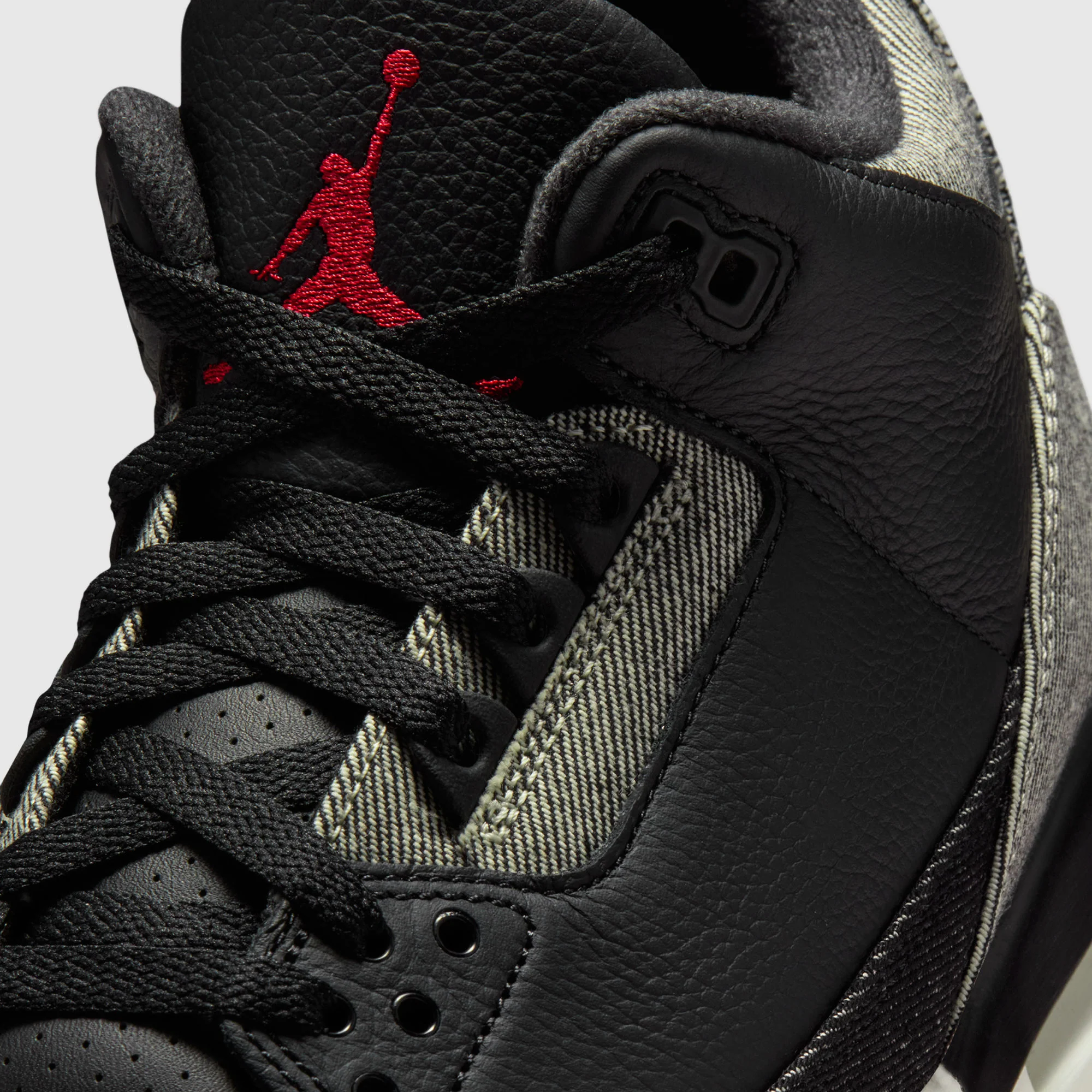 Air Jordan 3 x Levi’s®
Black Denim Sneakers - Image 4