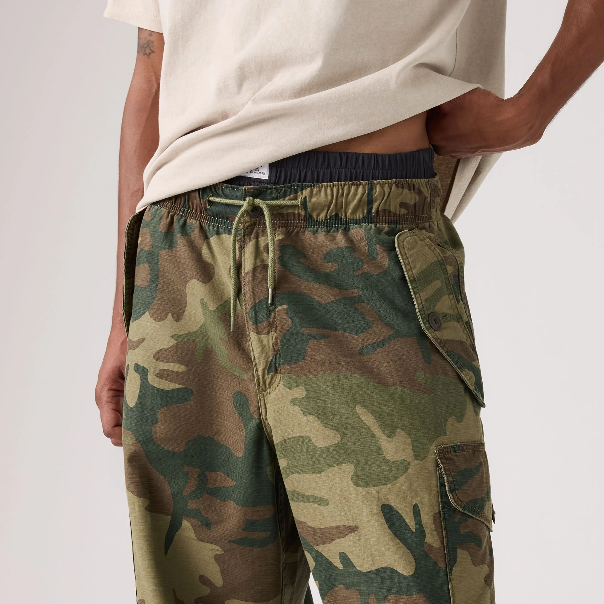 Levi's® Men's Baggy Field Cargos - Image 5