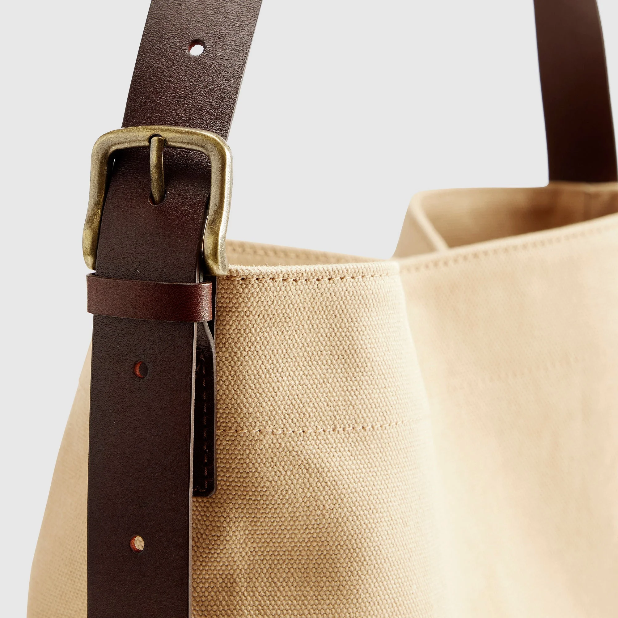 Levi's® Women's Medium Heritage Bag - Image 4