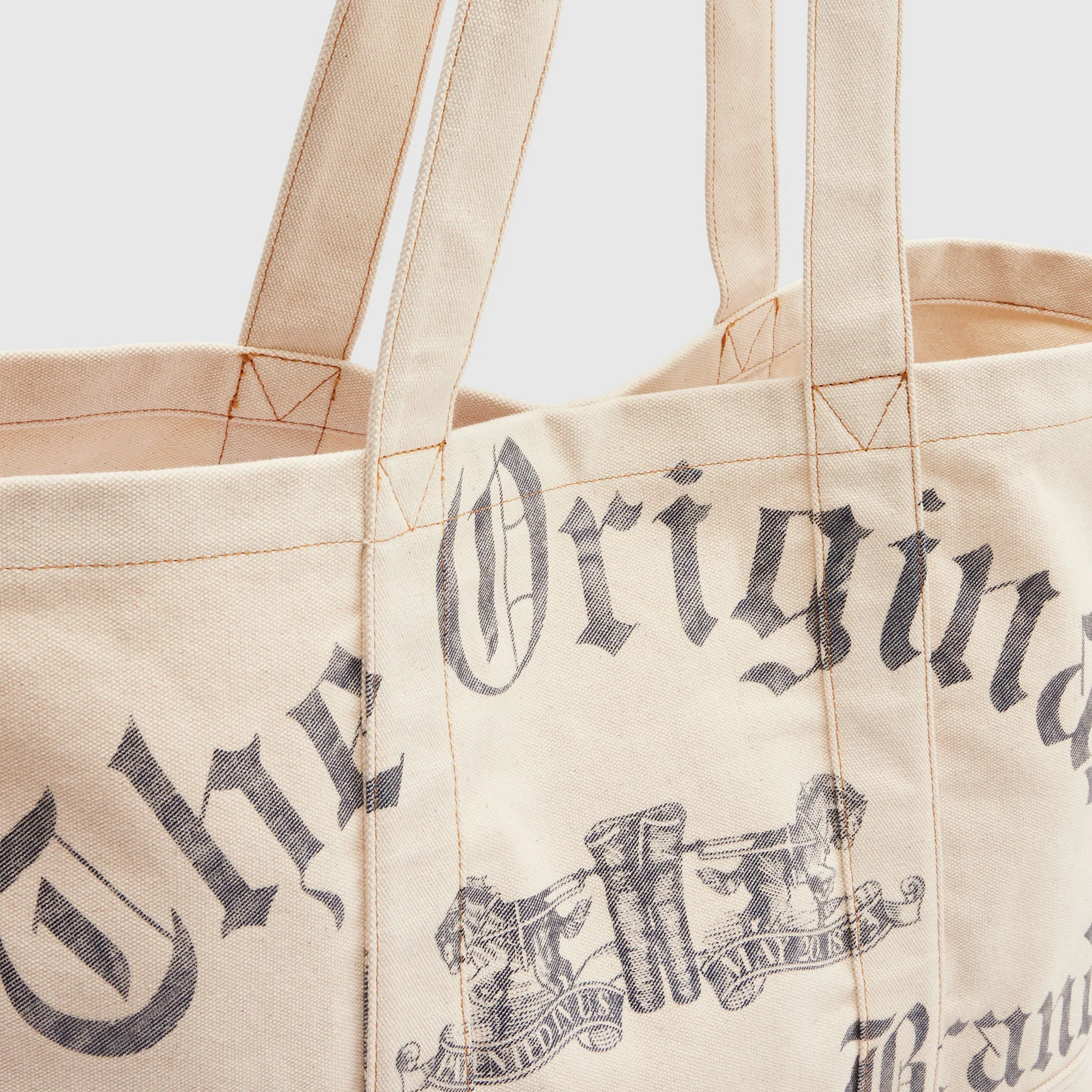 Levi's® Women's XL Graphic Tote Bag - Image 5